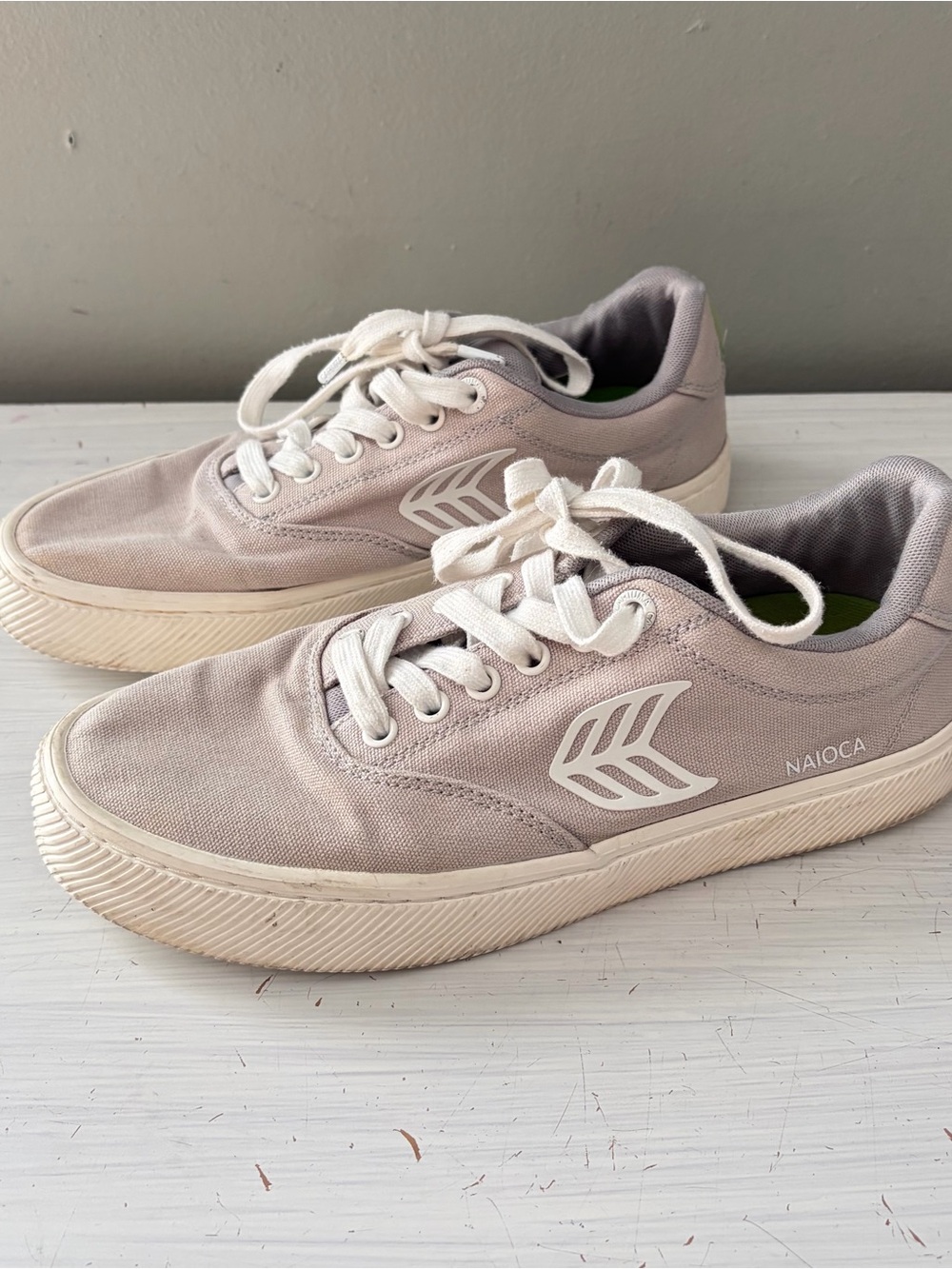 Cariuma Naioca Light Gray Canvas Sneakers - 9.5